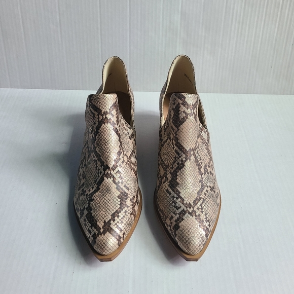 NWOT CHINESE LAUNDRY mali cream snake ankle boots - Picture 2 of 10